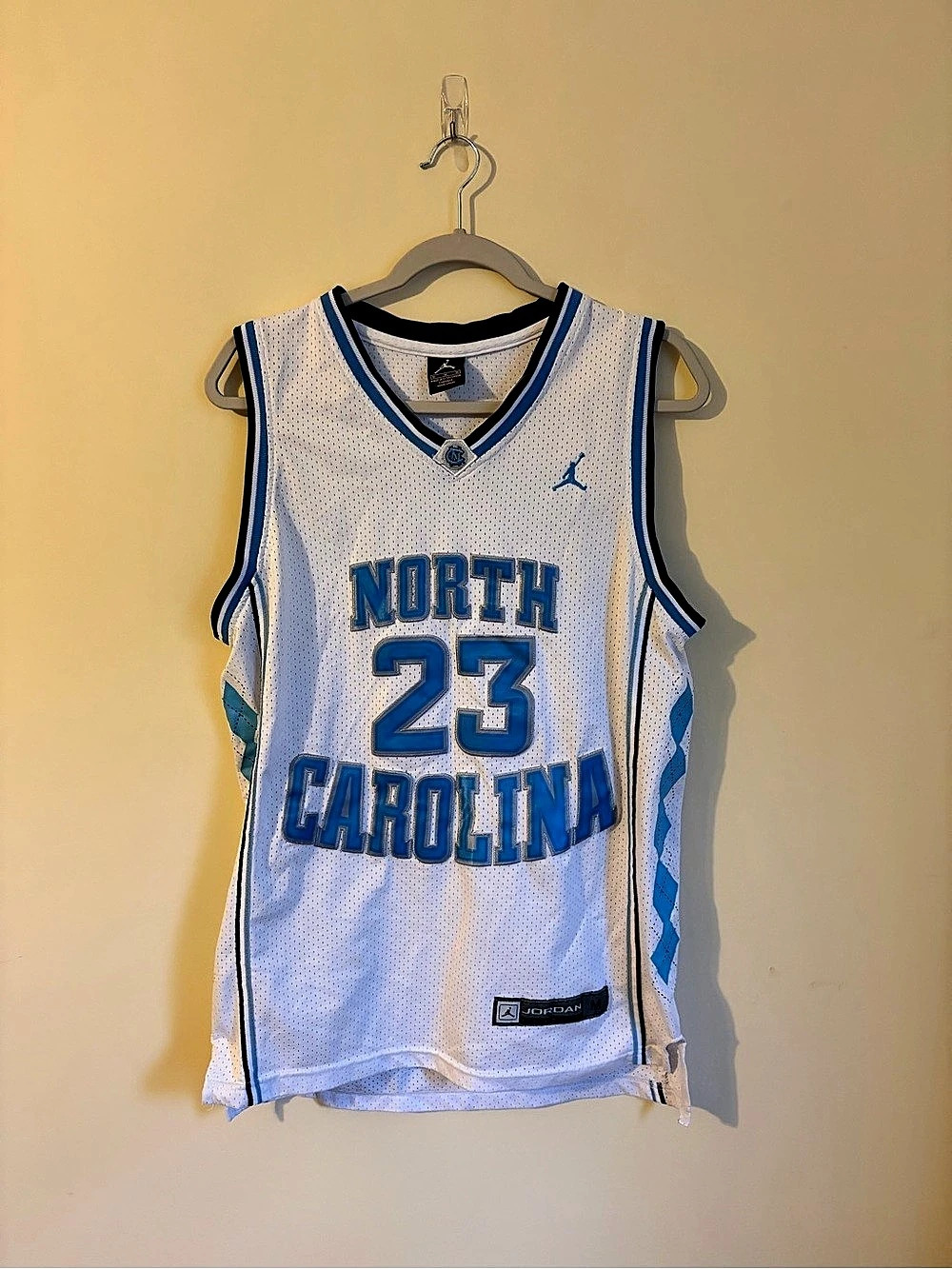 Jordan North Carolina #23 Basketball Jersey Blue & White Boys Medium